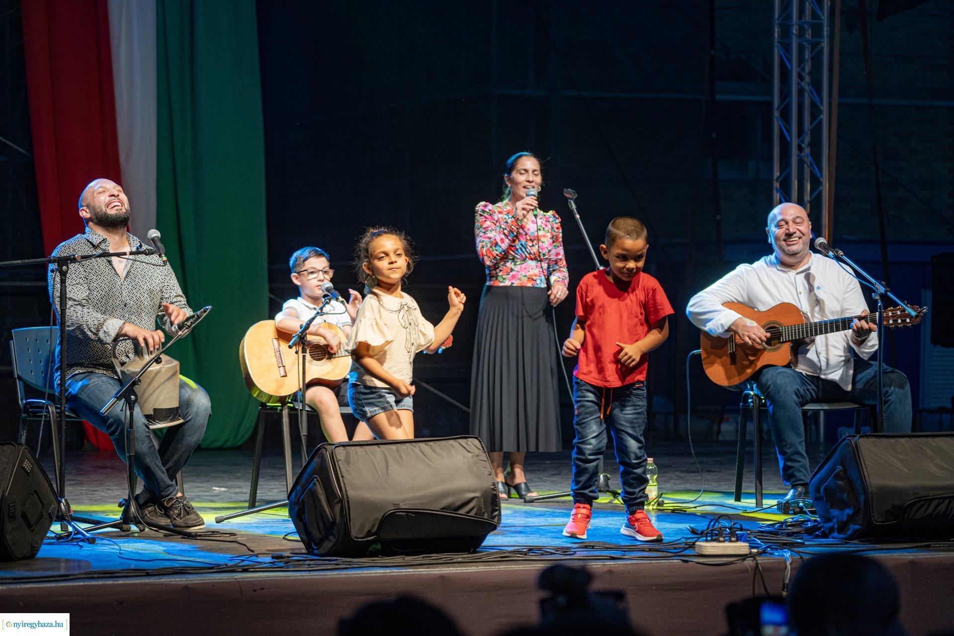 Lakatos Mónika FolkTrió a Kossuth téren