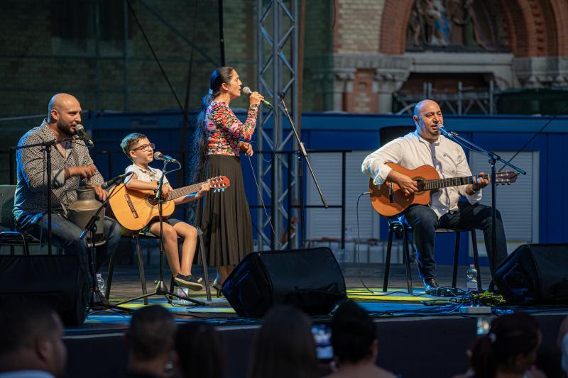 Lakatos Mónika FolkTrió a Kossuth téren