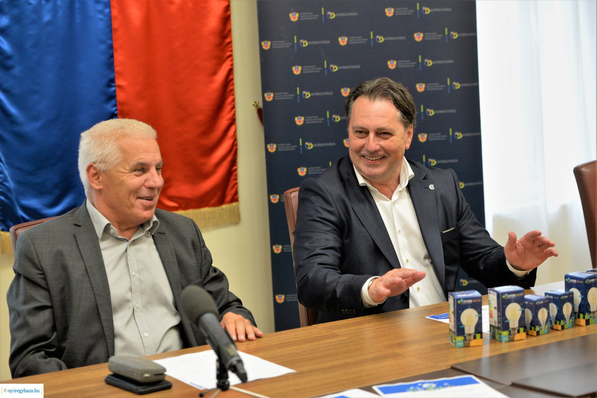 Lakossági ingyenes LED-csereprogram - sajtótájékoztató