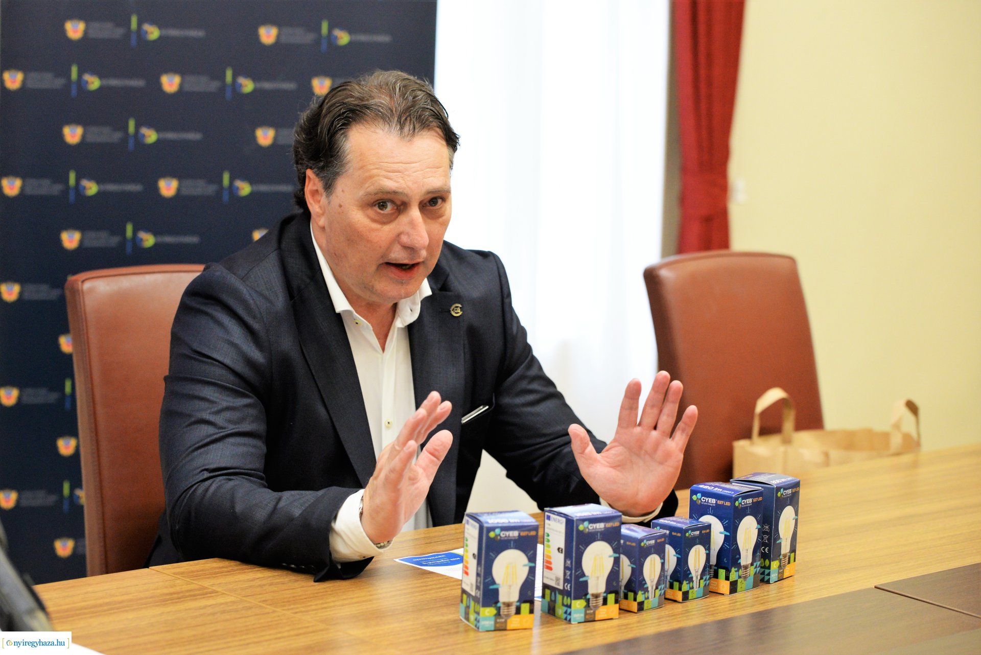 Lakossági ingyenes LED-csereprogram - sajtótájékoztató