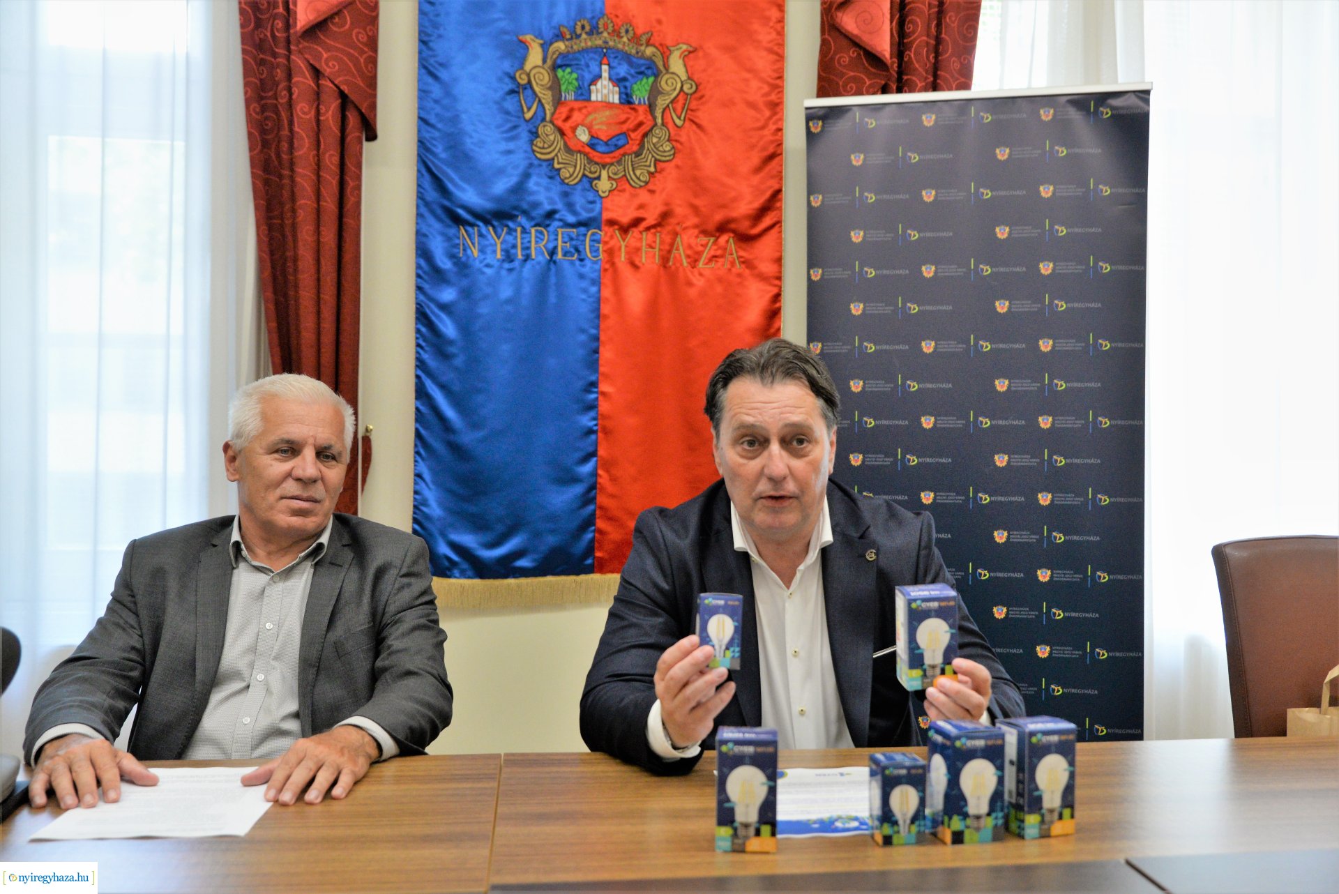 Lakossági ingyenes LED-csereprogram - sajtótájékoztató