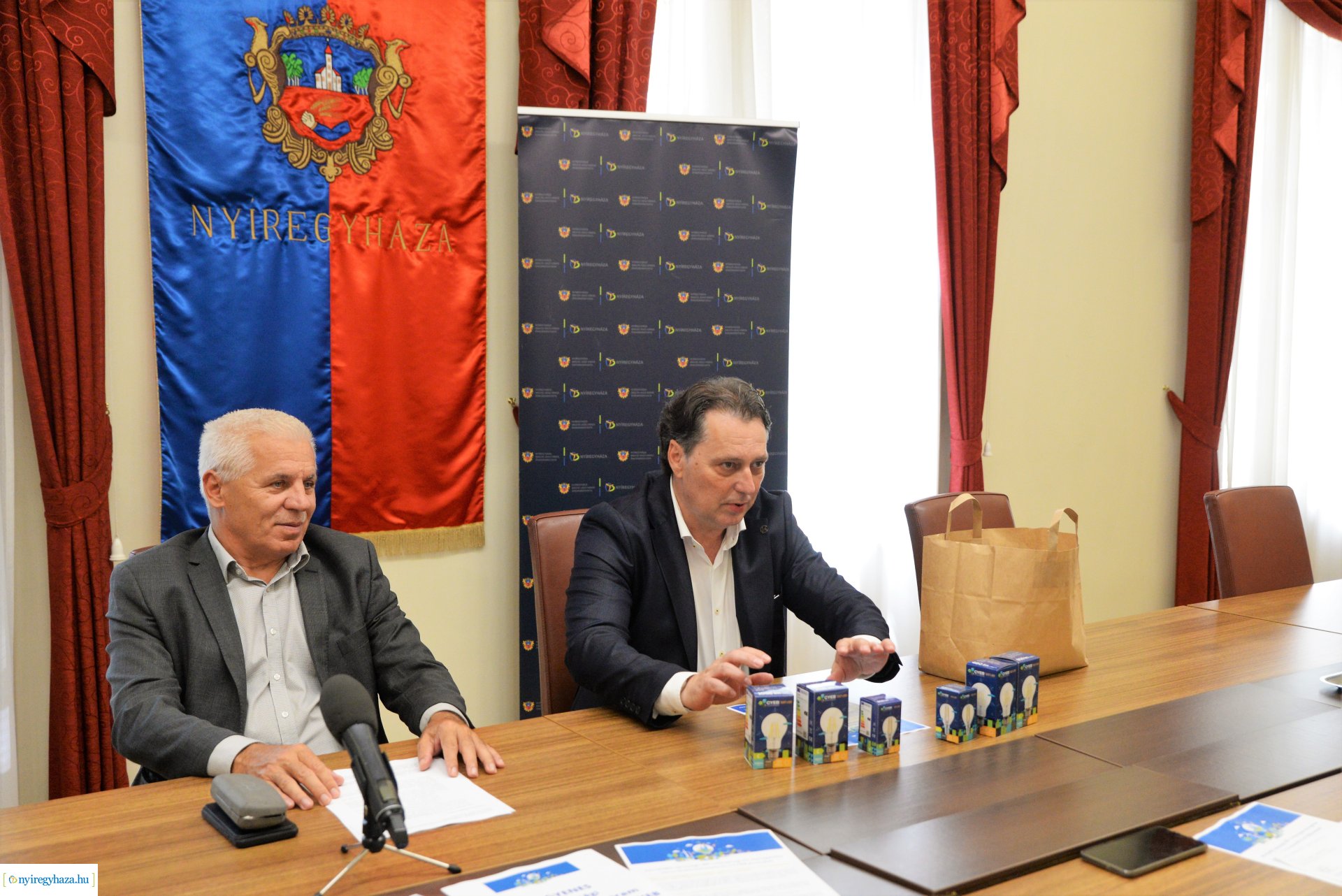 Lakossági ingyenes LED-csereprogram - sajtótájékoztató