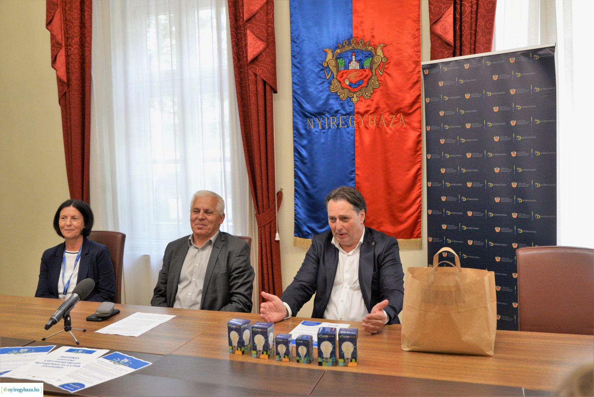 Lakossági ingyenes LED-csereprogram - sajtótájékoztató