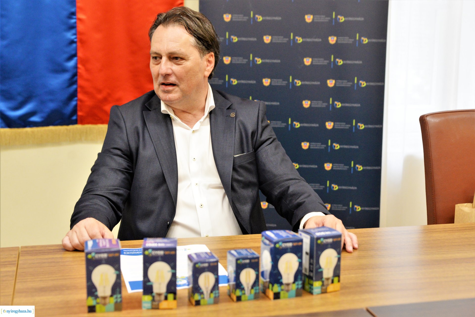 Lakossági ingyenes LED-csereprogram - sajtótájékoztató