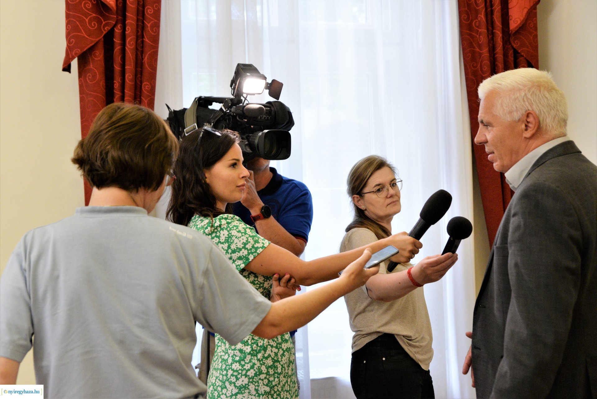 Lakossági ingyenes LED-csereprogram - sajtótájékoztató