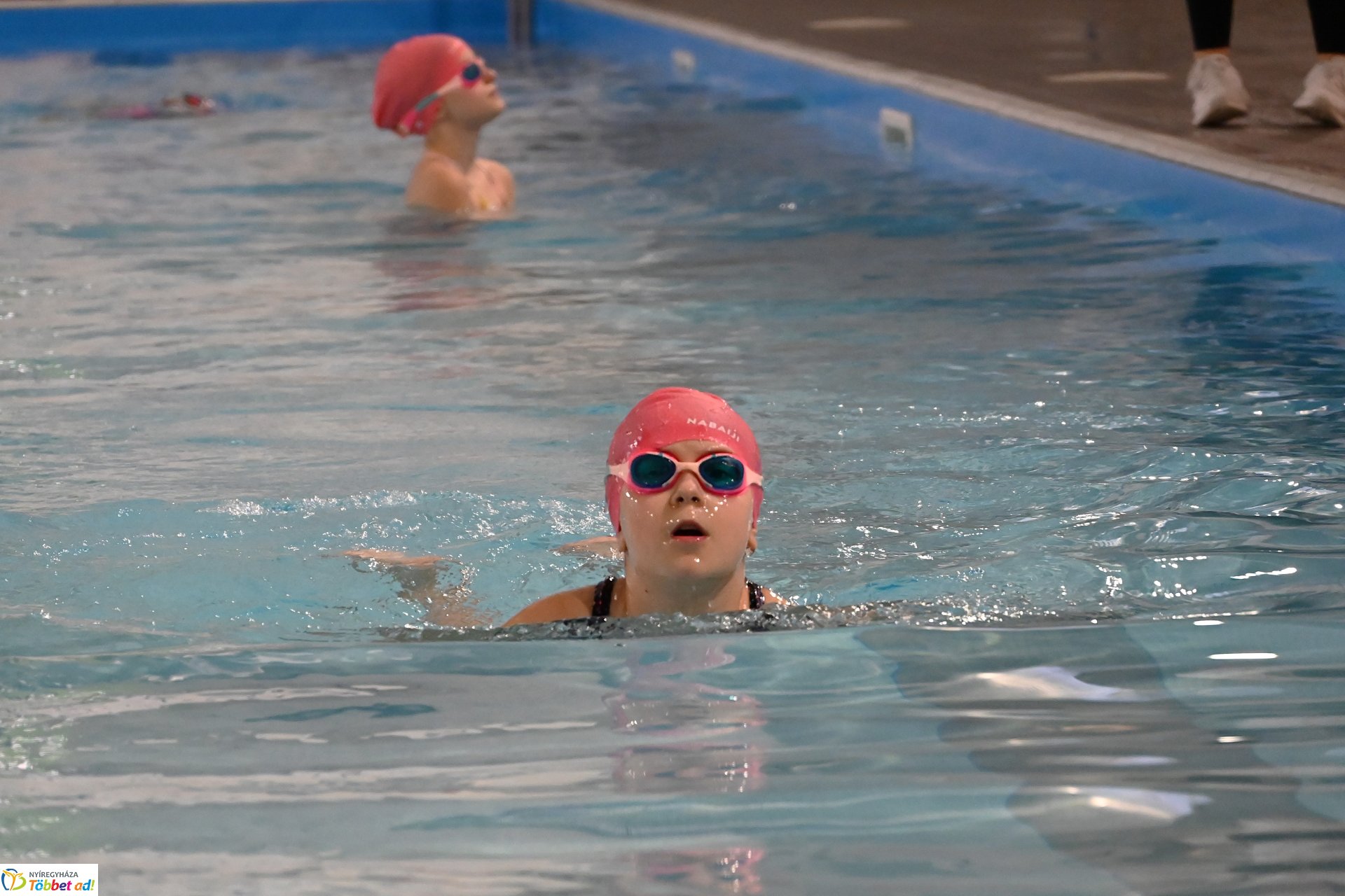 Lakossági úszás az Aranyban