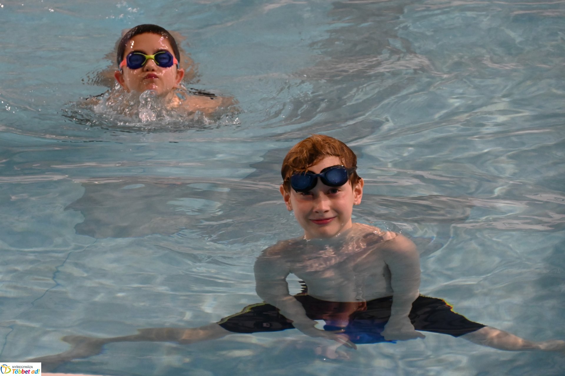 Lakossági úszás az Aranyban