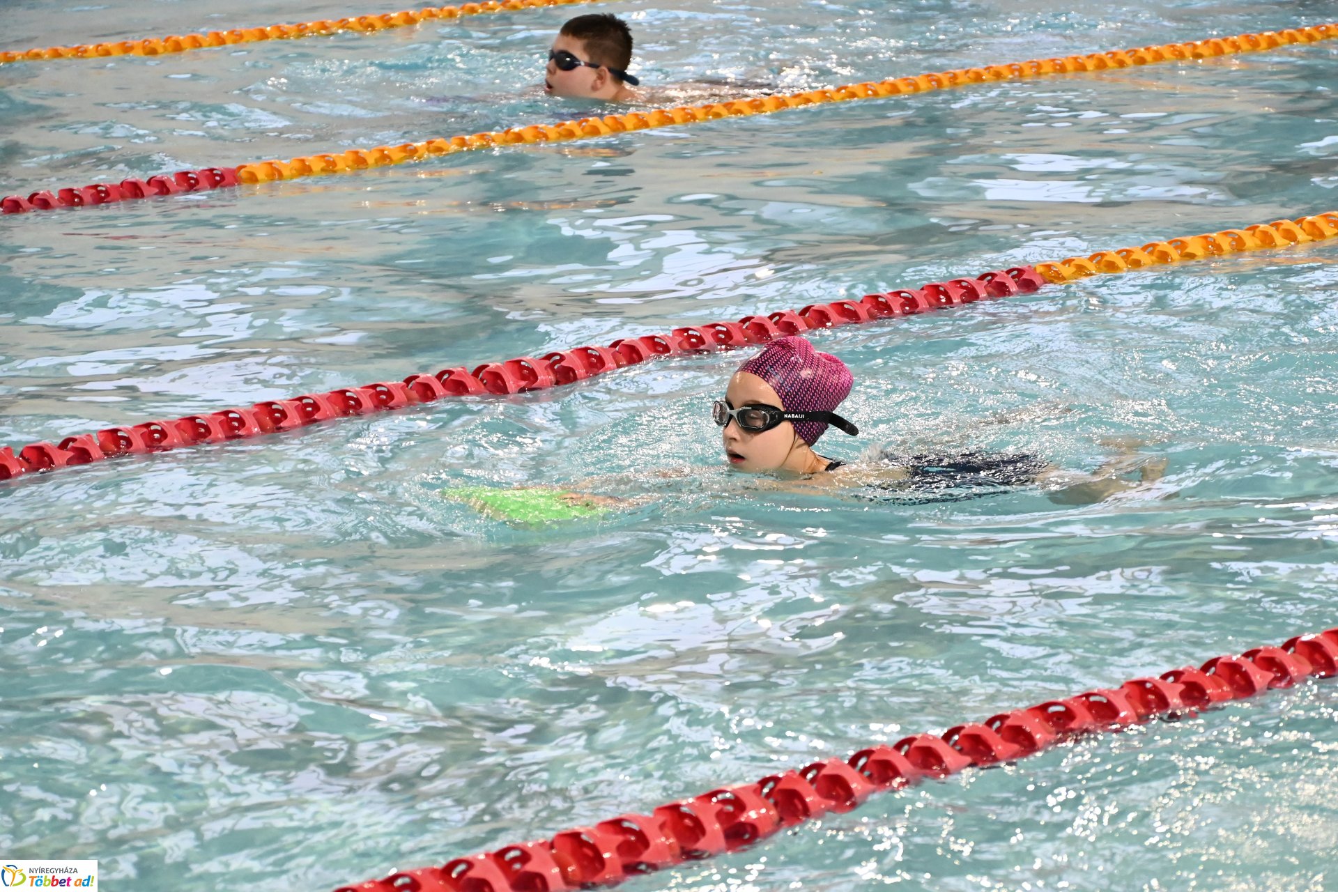 Lakossági úszás az Aranyban