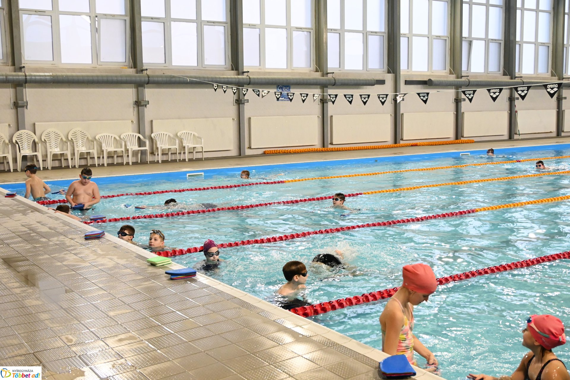 Lakossági úszás az Aranyban