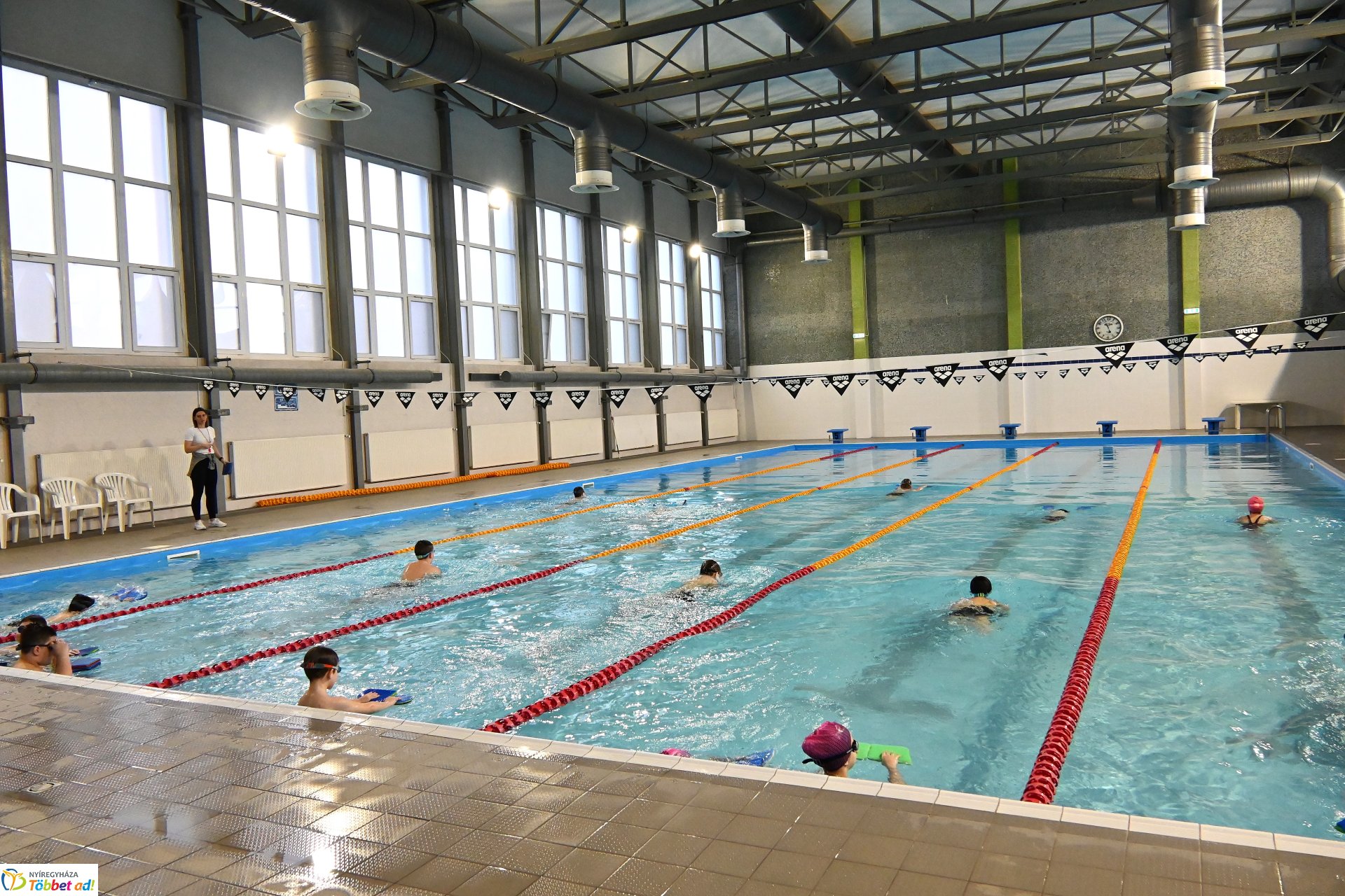 Lakossági úszás az Aranyban