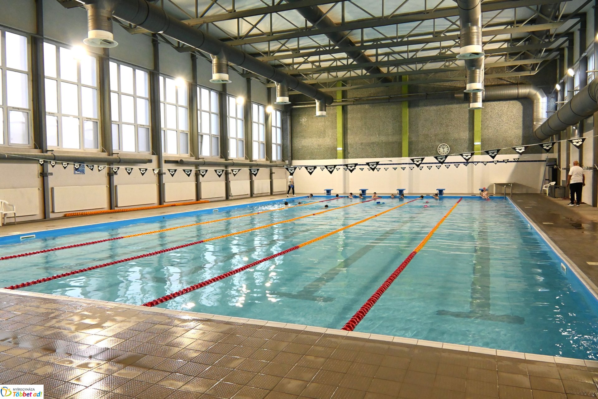 Lakossági úszás az Aranyban