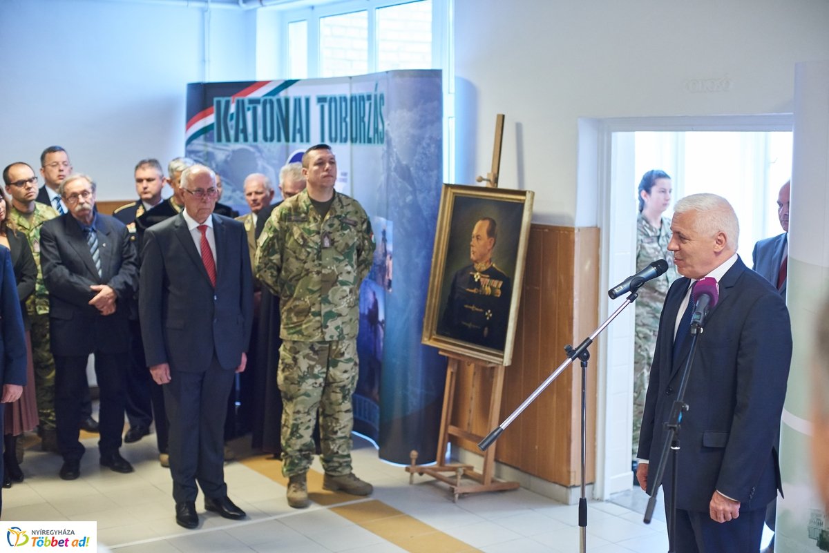 Laktanya átadó Nyíregyházán