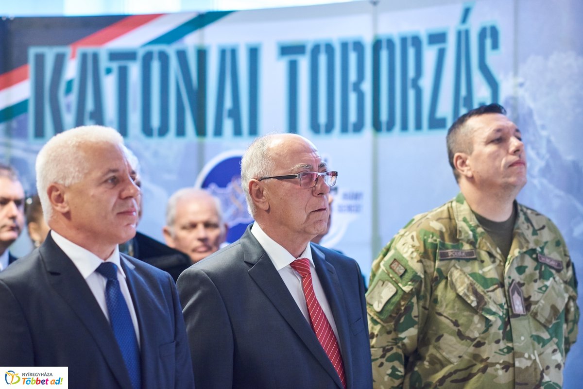 Laktanya átadó Nyíregyházán