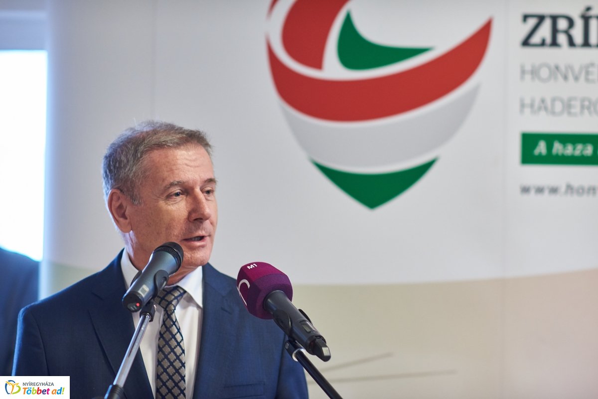 Laktanya átadó Nyíregyházán