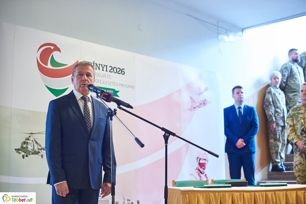 Laktanya átadó Nyíregyházán