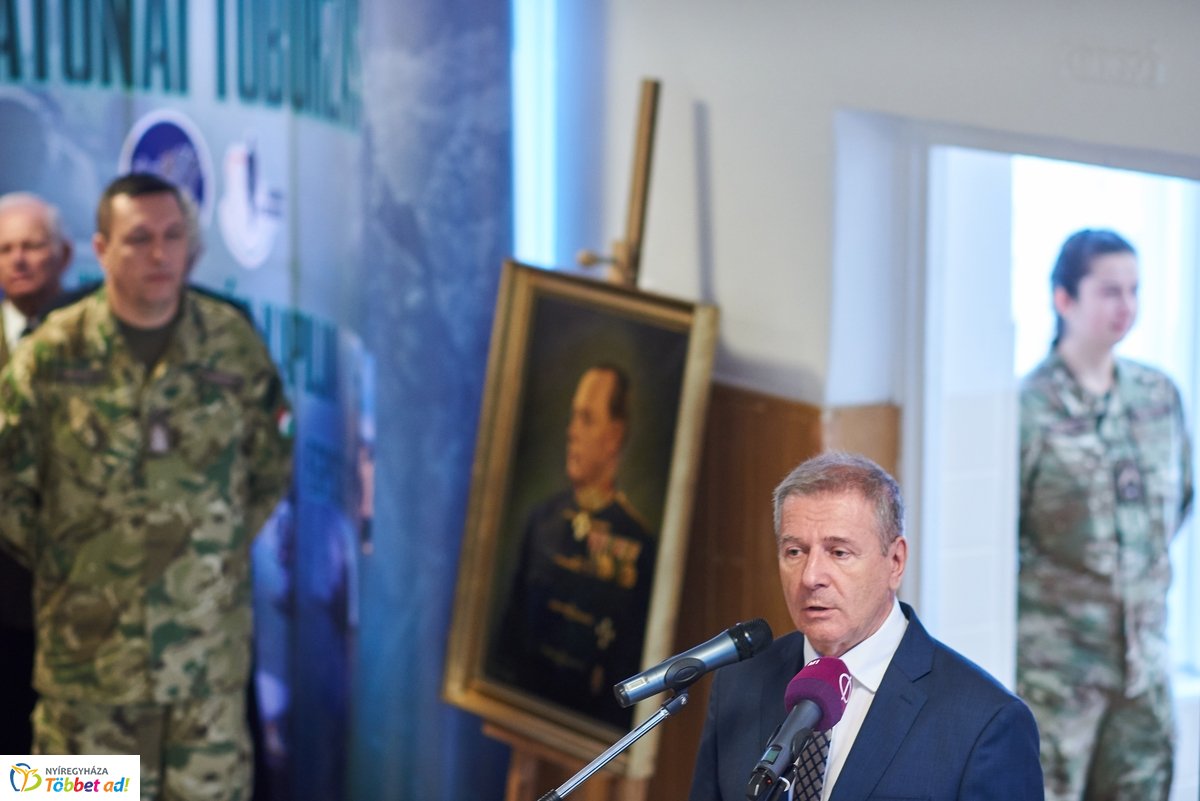 Laktanya átadó Nyíregyházán