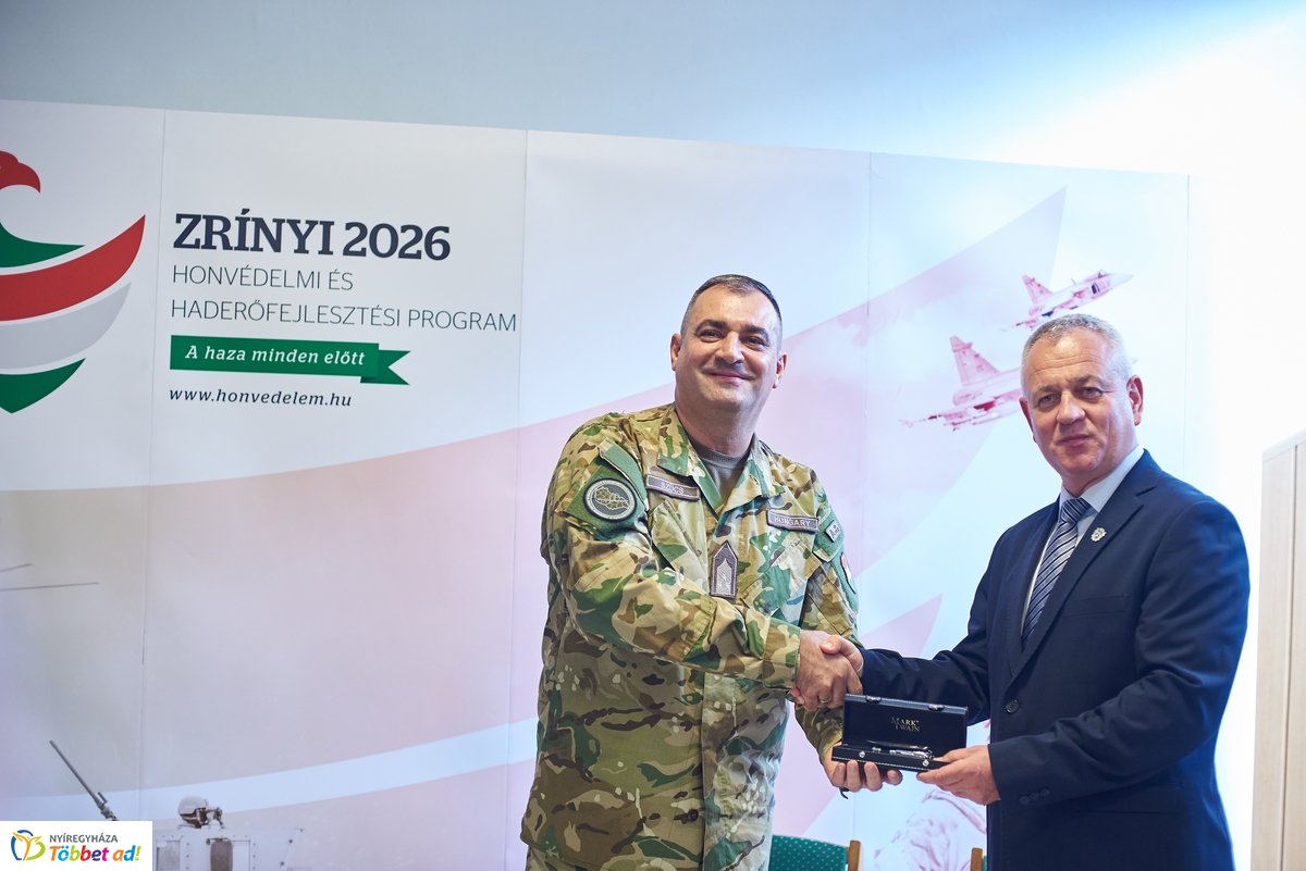 Laktanya átadó Nyíregyházán