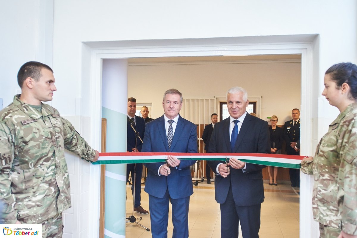 Laktanya átadó Nyíregyházán