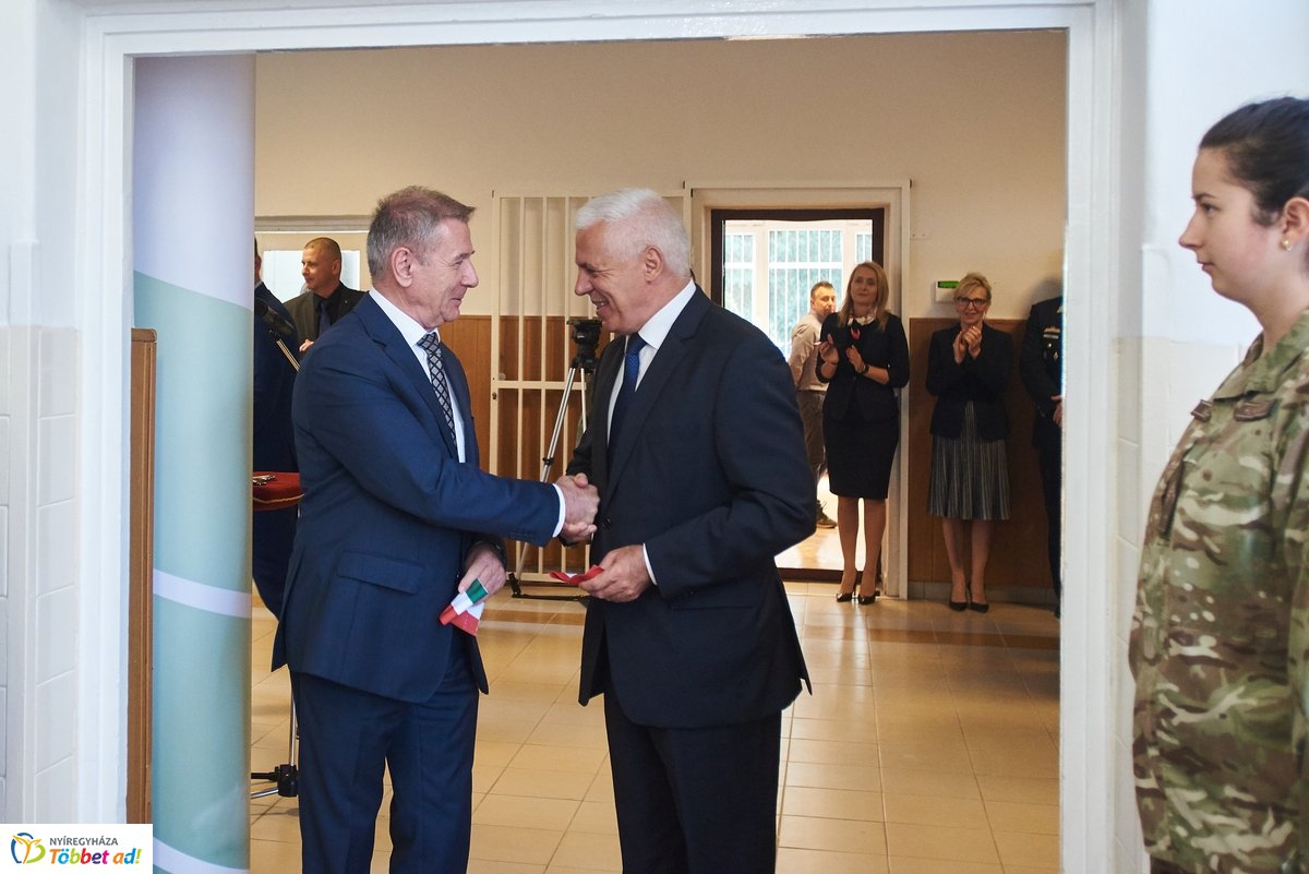 Laktanya átadó Nyíregyházán