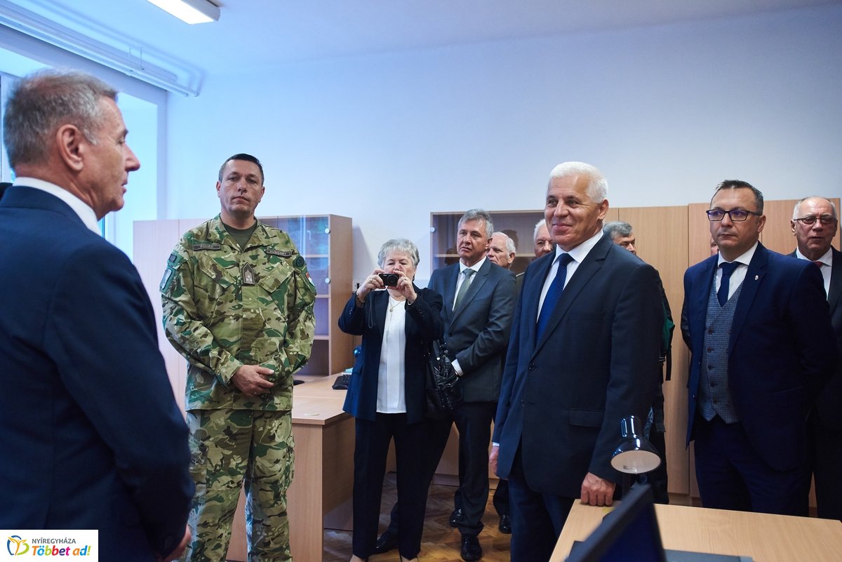 Laktanya átadó Nyíregyházán