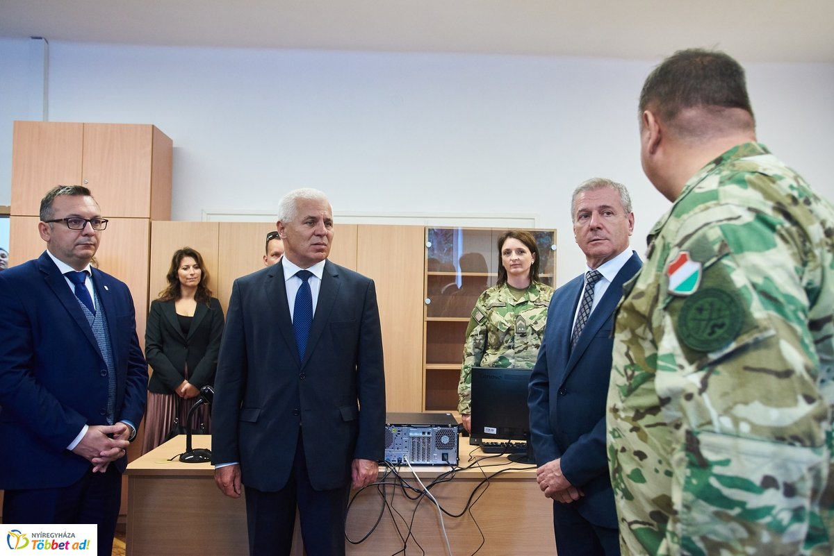 Laktanya átadó Nyíregyházán