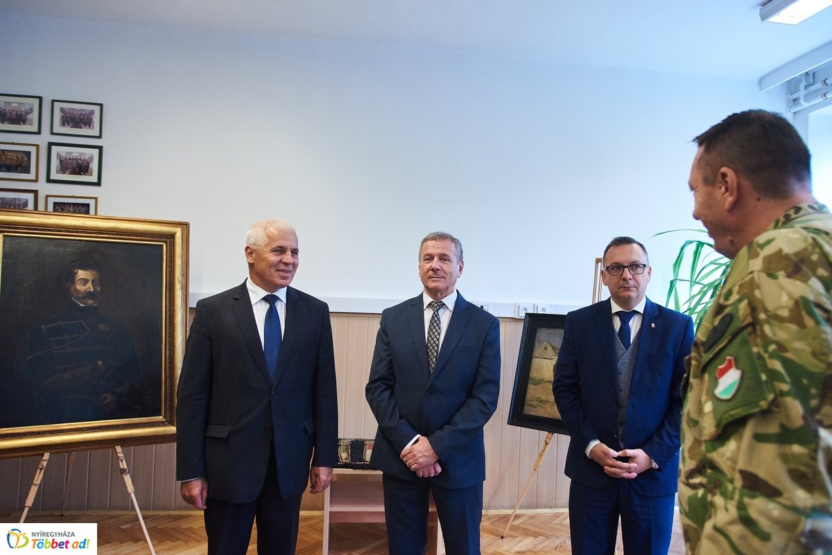 Laktanya átadó Nyíregyházán