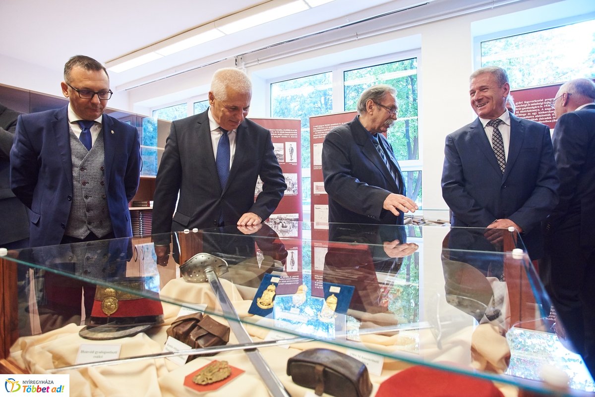 Laktanya átadó Nyíregyházán