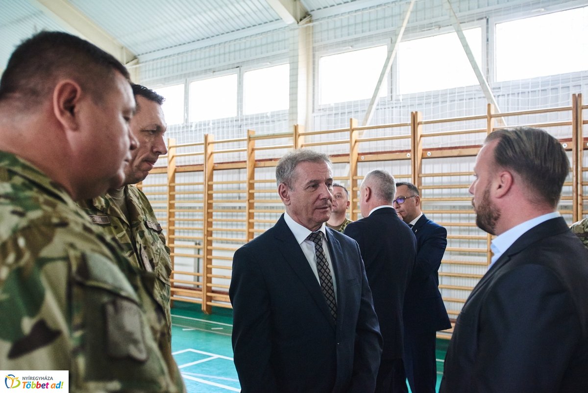 Laktanya átadó Nyíregyházán