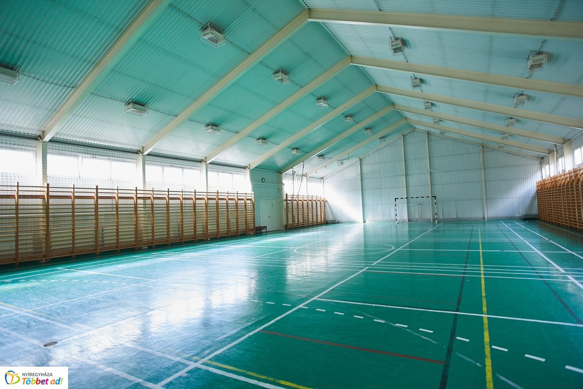 Laktanya átadó Nyíregyházán