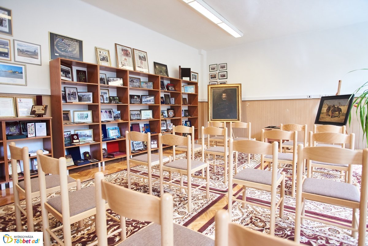 Laktanya átadó Nyíregyházán