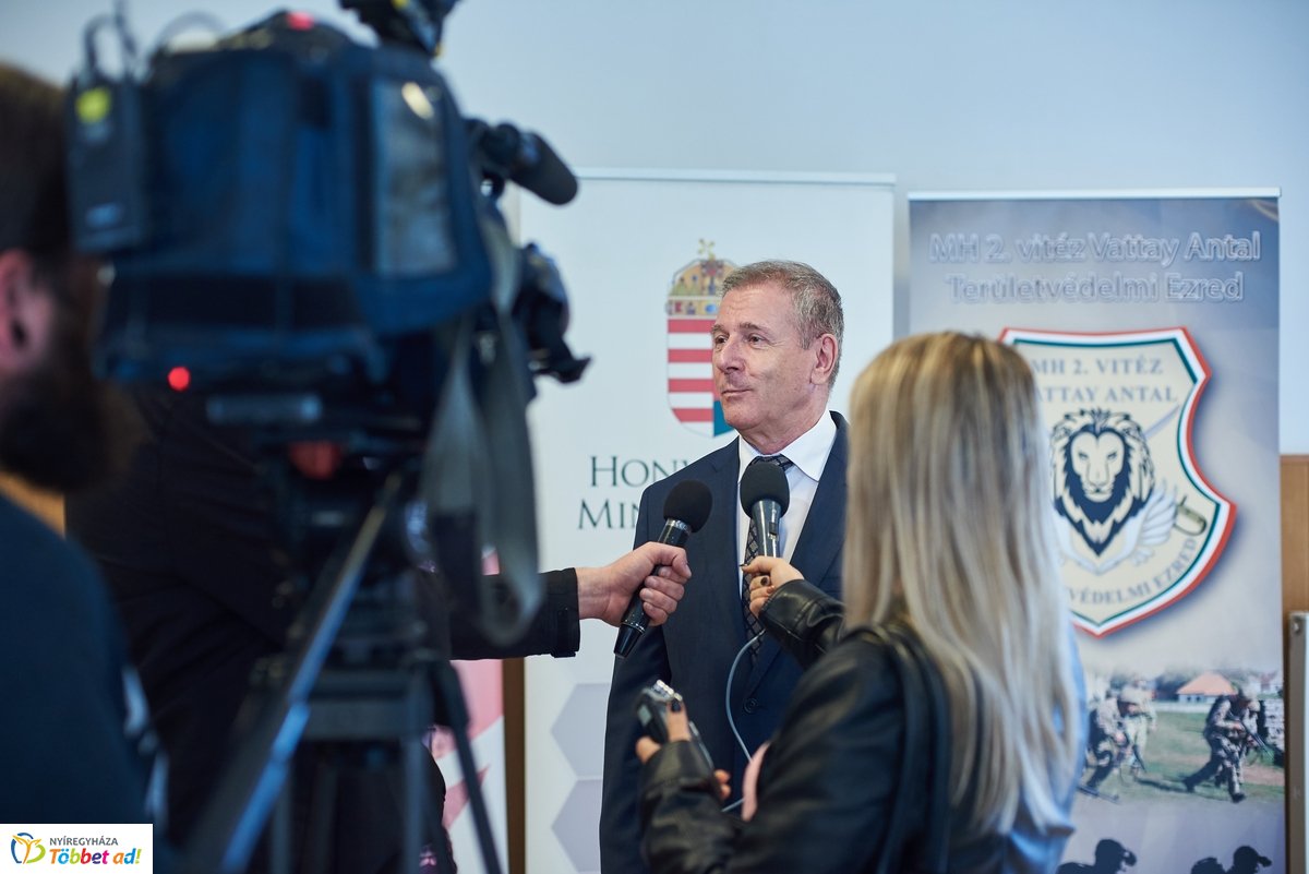 Laktanya átadó Nyíregyházán