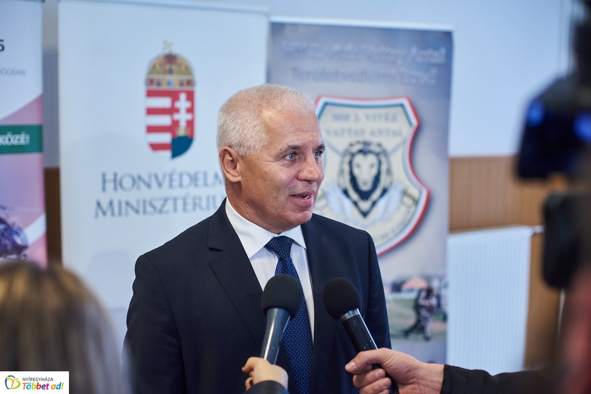 Laktanya átadó Nyíregyházán