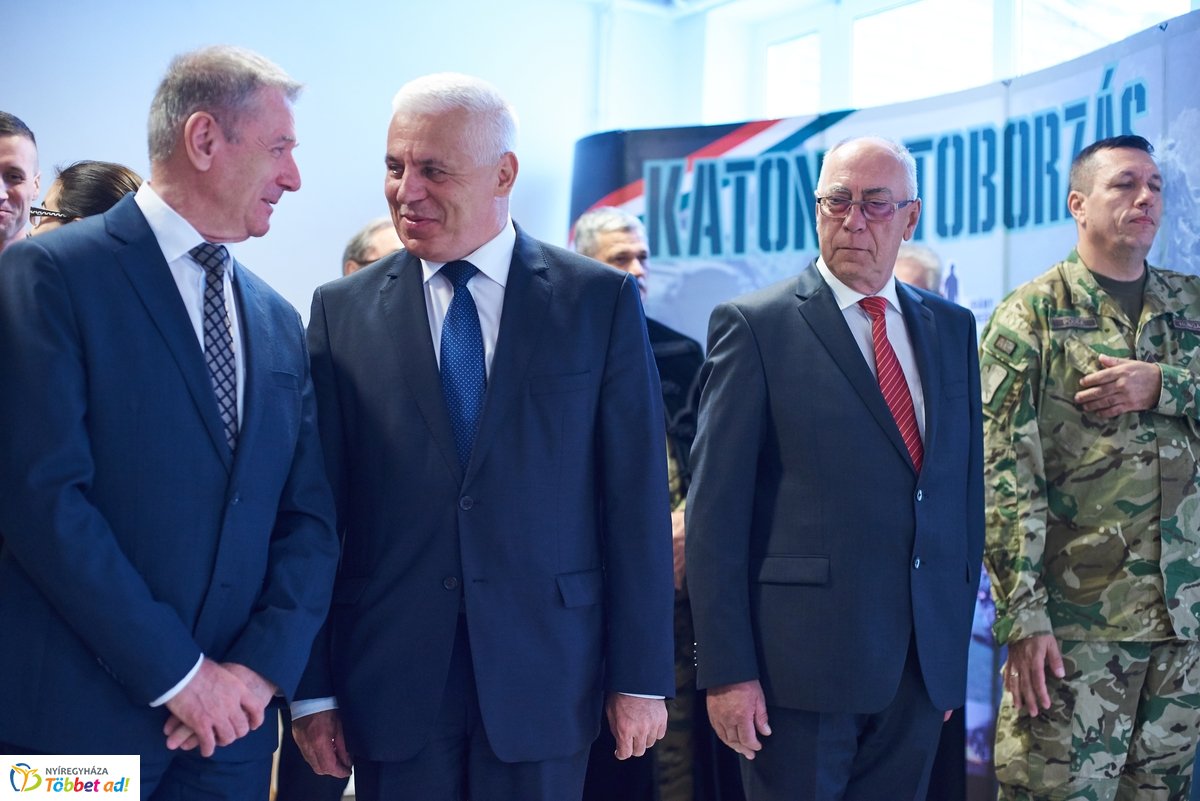 Laktanya átadó Nyíregyházán