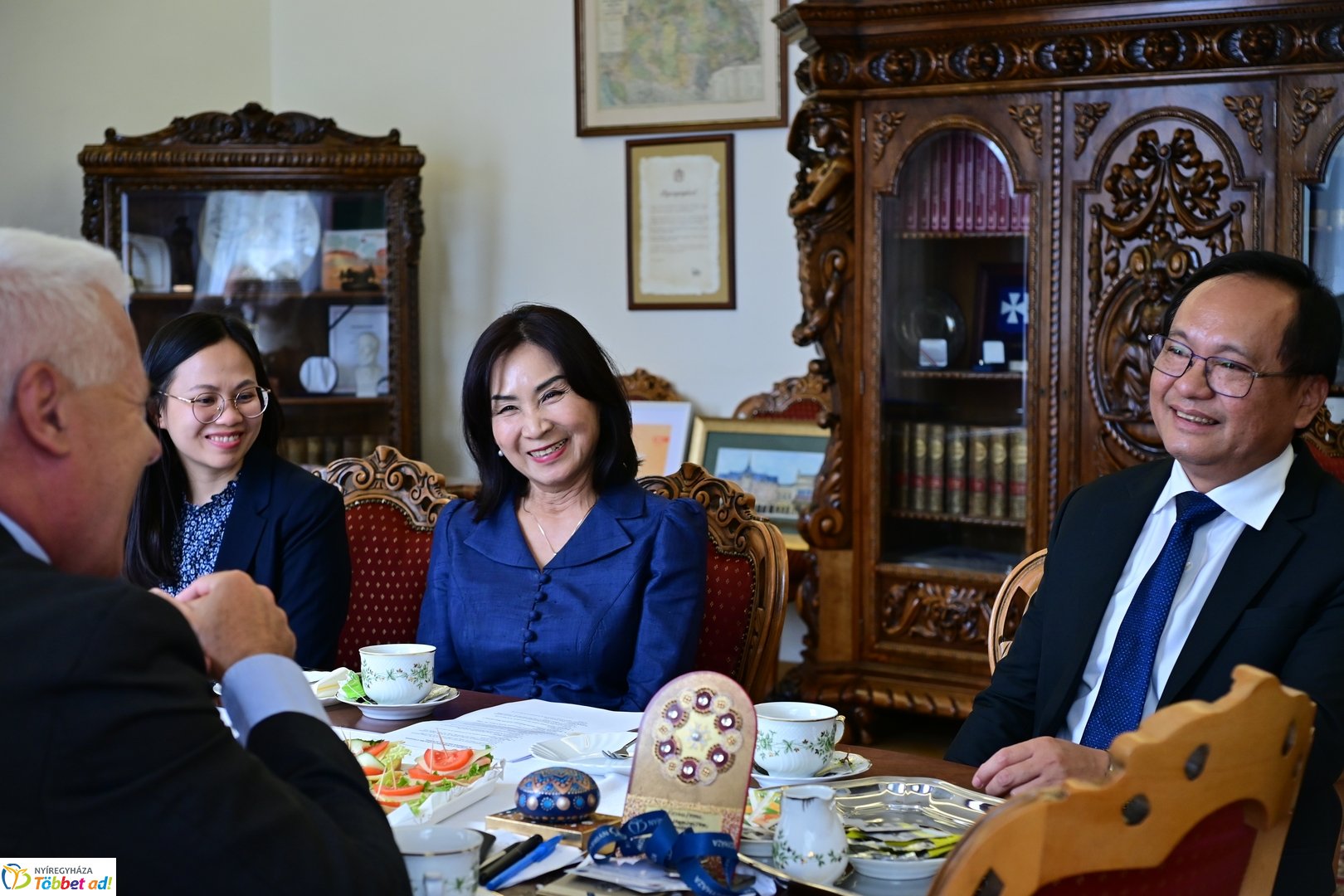 Laoszi nagykövet a Városházán 2025 júliusában