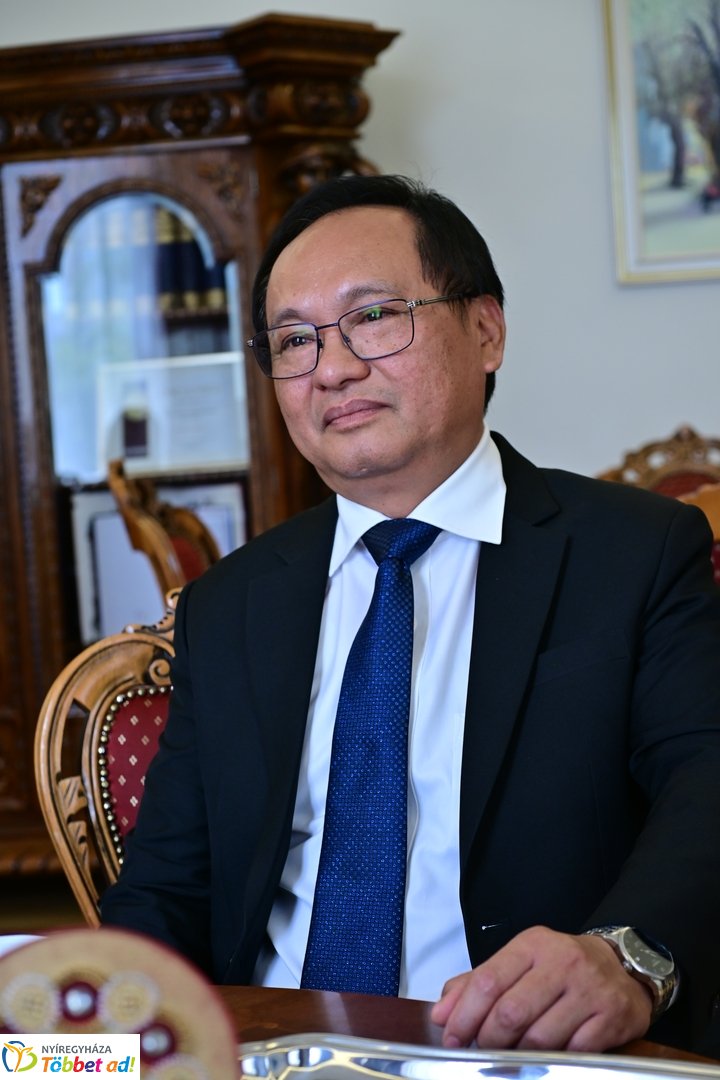 Laoszi nagykövet a Városházán 2025 júliusában