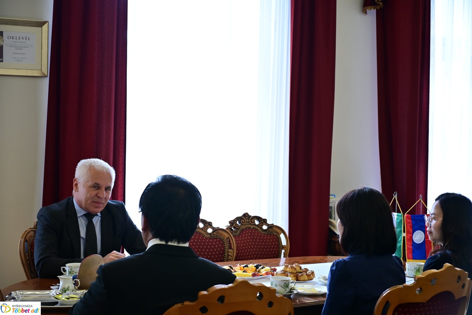 Laoszi nagykövet a Városházán 2025 júliusában