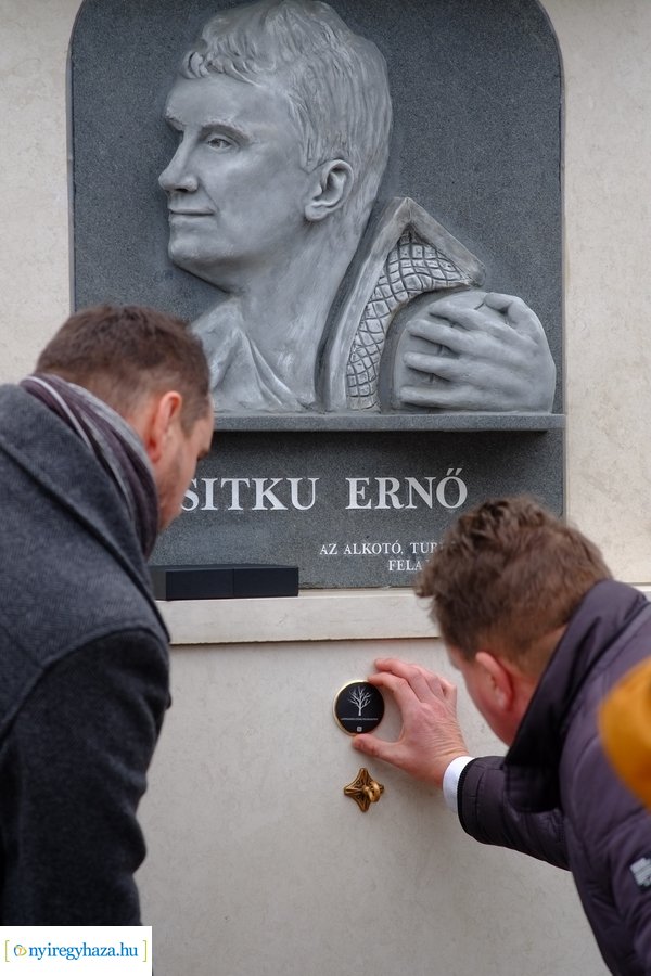 Lapidaris kő a Sitku Ernő emkékművön