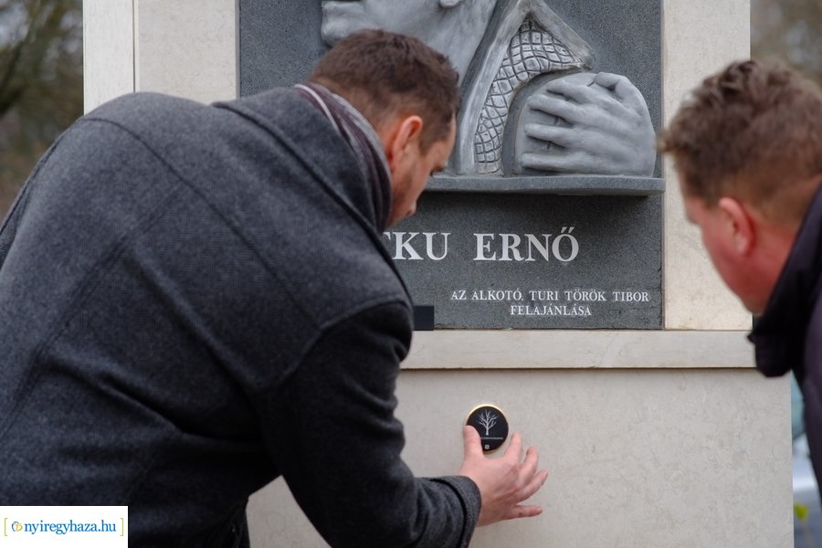 Lapidaris kő a Sitku Ernő emkékművön