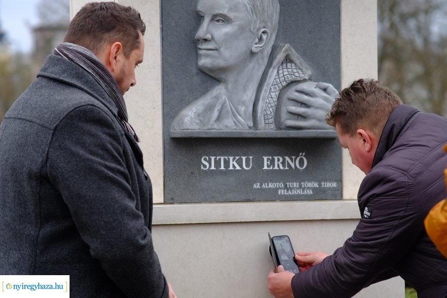 Lapidaris kő a Sitku Ernő emkékművön