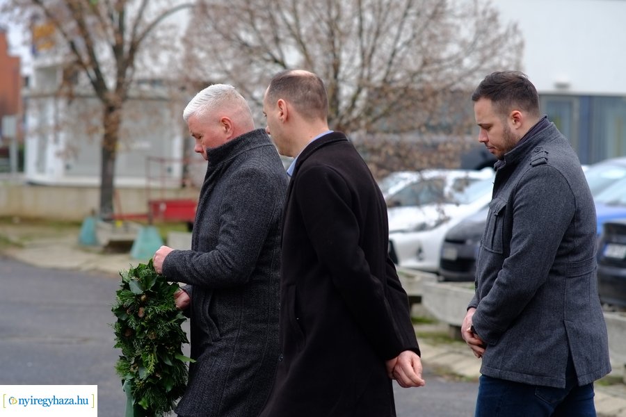 Lapidaris kő a Sitku Ernő emkékművön