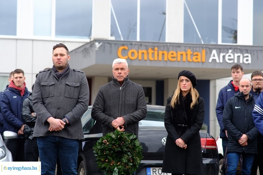 Lapidaris kő a Sitku Ernő emkékművön