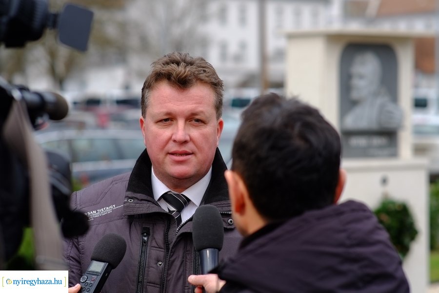 Lapidaris kő a Sitku Ernő emkékművön