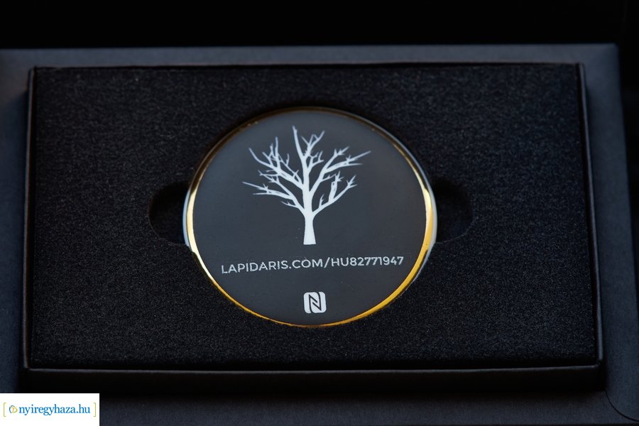 Lapidaris NFC plakettek a belvárosban