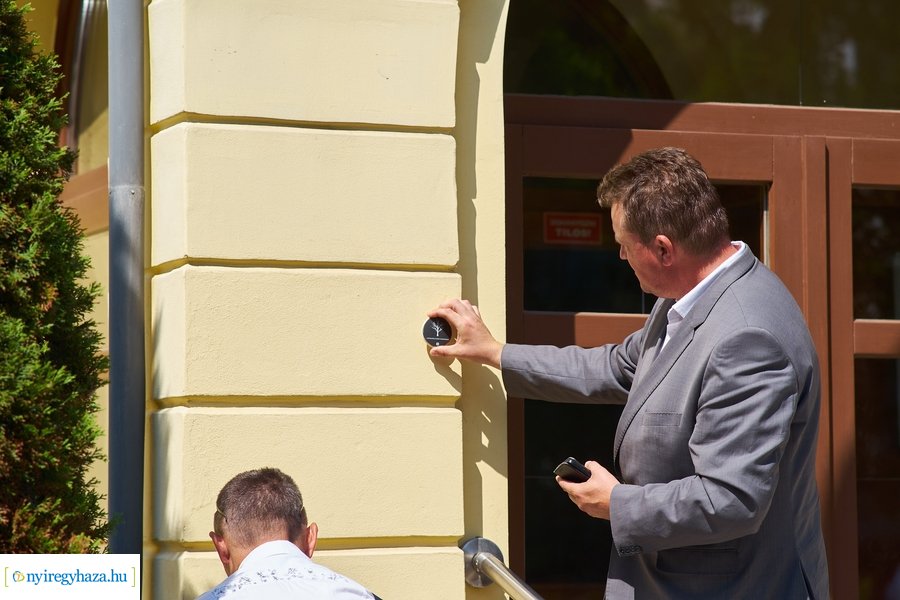 Lapidaris NFC plakettek a belvárosban