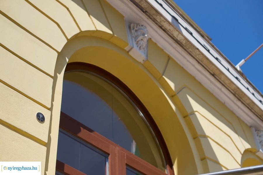 Lapidaris NFC plakettek a belvárosban