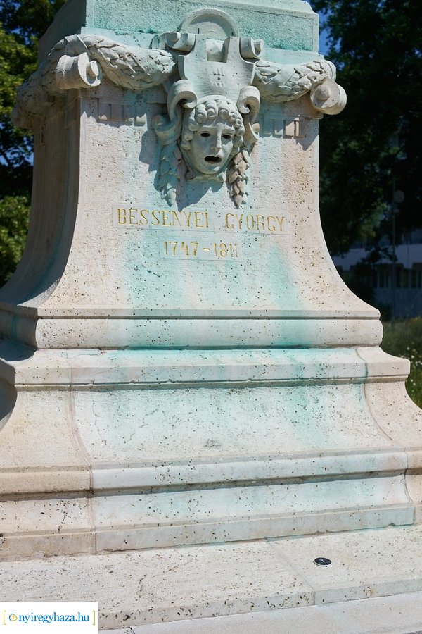 Lapidaris NFC plakettek a belvárosban