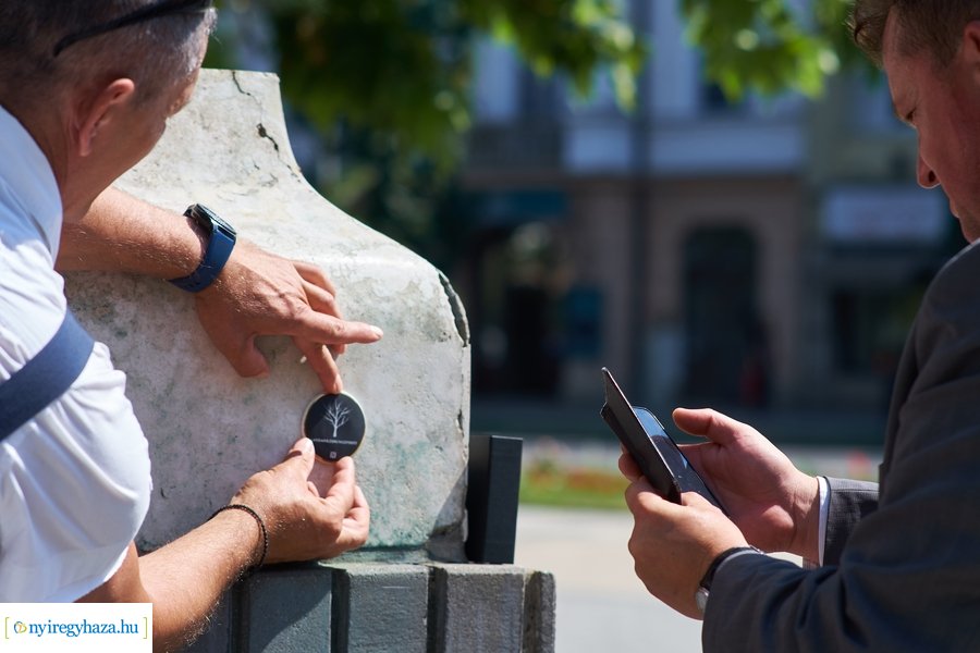 Lapidaris NFC plakettek a belvárosban