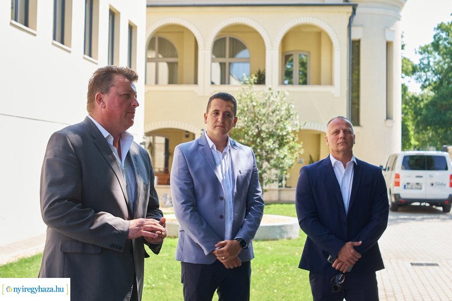 Lapidaris NFC plakettek a belvárosban