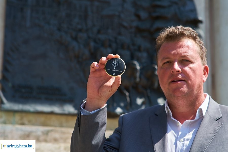 Lapidaris NFC plakettek a belvárosban