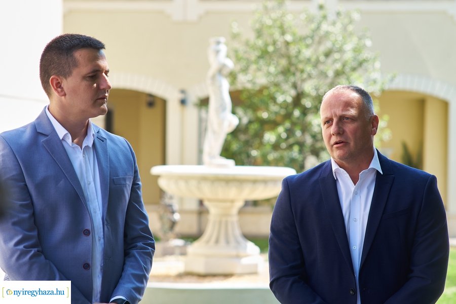 Lapidaris NFC plakettek a belvárosban